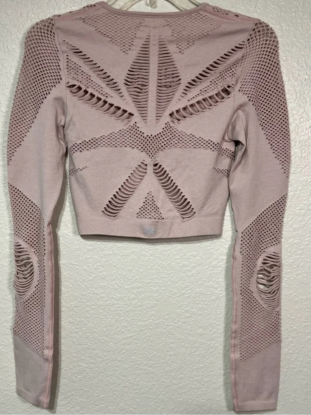 ALO Yoga Blush Pink Long Sleeve Crochet Seamless Crop Top - Picture 3 of 3